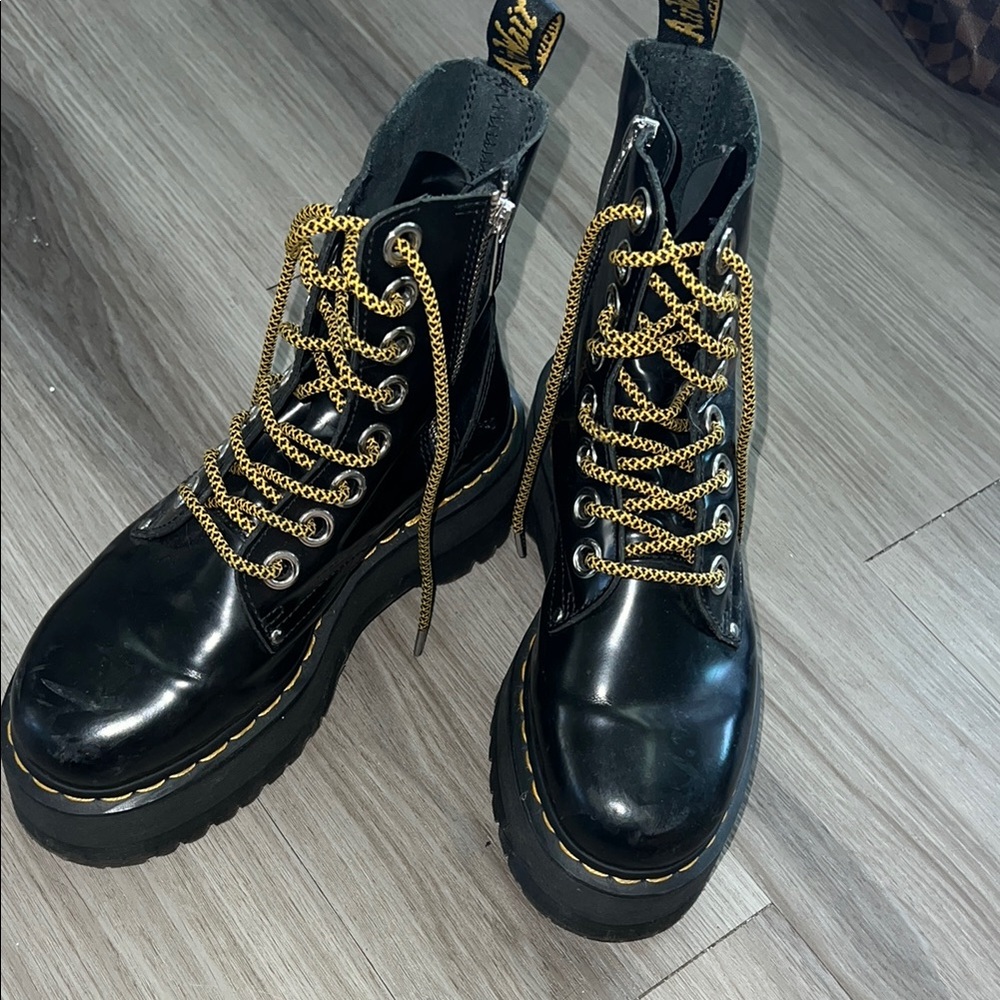 Dr martens Jadon max platform boot